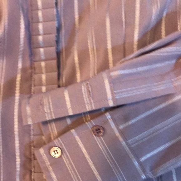 Ruffle detail fitted blouse- Zach’s - Picture 3 of 7